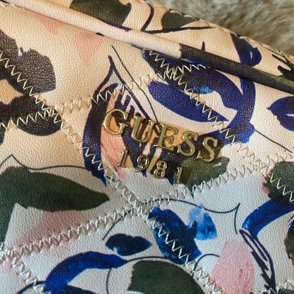 Guess mini over shoulder bag. Gold  and silver finishings, patterned. - Picture 3 of 9